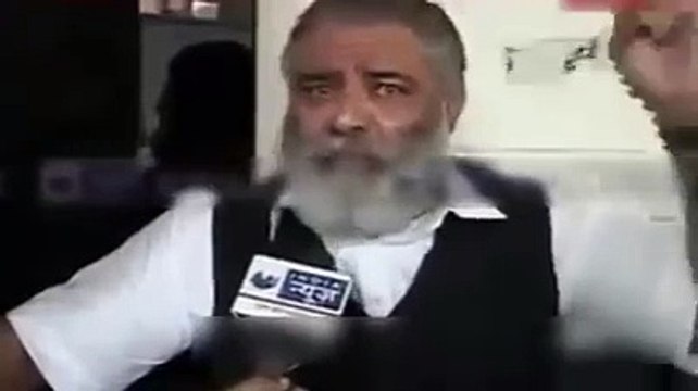 Yuvraj Singh's father, Yograj Singh, doesn't admire MS Dhoni too much. Watch it to believe it.