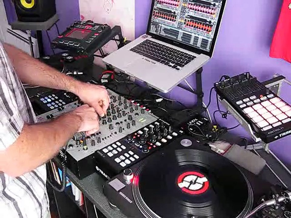 Impro Mix Techno (Technics 1210mk2, Xone 92, Kontrol X1mk2, KP3, Traktor)