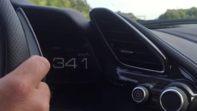 341 km/h sur une autoroute avec la dernière Ferrari 488 GTB