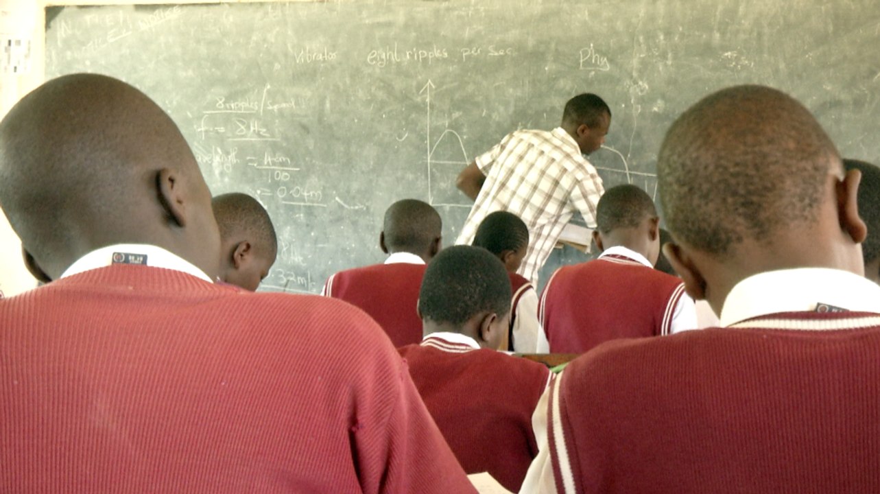 Dans le village du père d'Obama, l'appel à l'aide des élèves de l'école