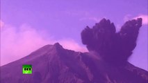 [ 日本火山爆發] Video  Japanese volcano spews record smoke cloud, coats town in ash