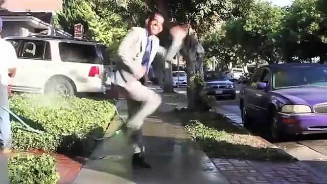 ‫رقص اوباما علي اغنية بشرة خير حسين الجسمي‬ .. مسخرة