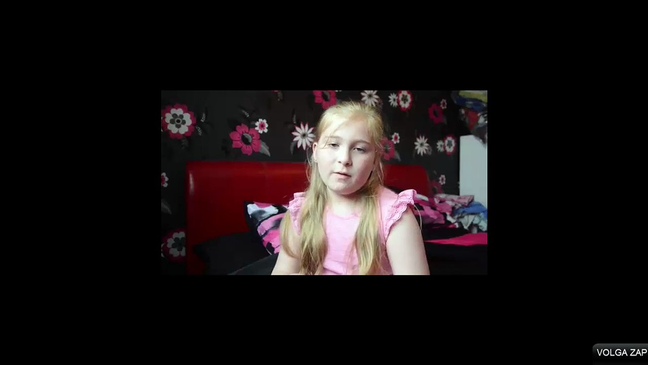 Elle trouvait la plante jolie, elle a voulu la toucher et elle naurait pas du!