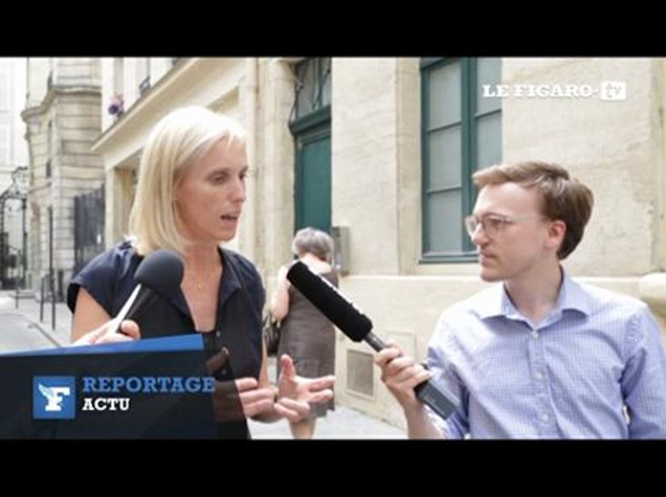 Handicap : la secrétaire d'État rend visite aux commerçants du Marais