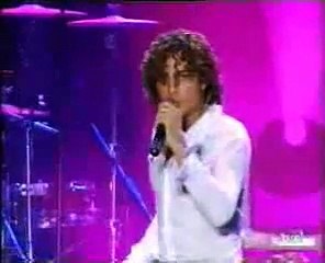 UN AMOR QUE VIENE Y VA - DAVID BISBAL (en concierto)