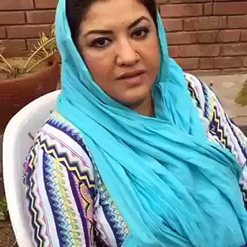 Hina Dilpazeer Giving Best Wishes To Ayesha Omer(Khoobsurat) For Her Upcoming Movie Karachi Se Lahore..