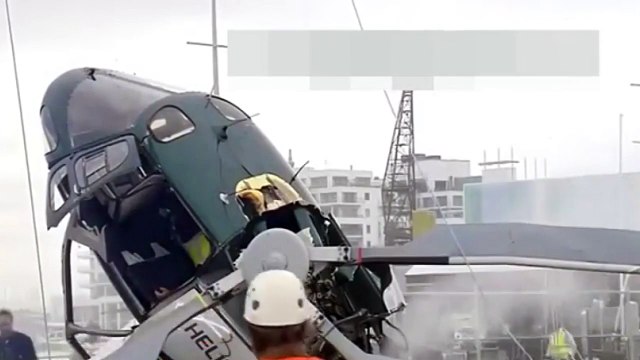 Helikopter iniş yaparken böyle düştü