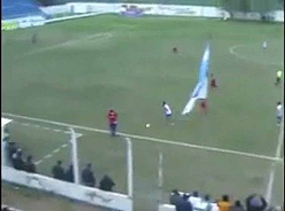 Quand un coach frappe un joueur adverse en plein match