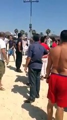 عاجل بالفيديو :o : هذا ما حصل في نابل عند غلق كشك على الشاطئ :o