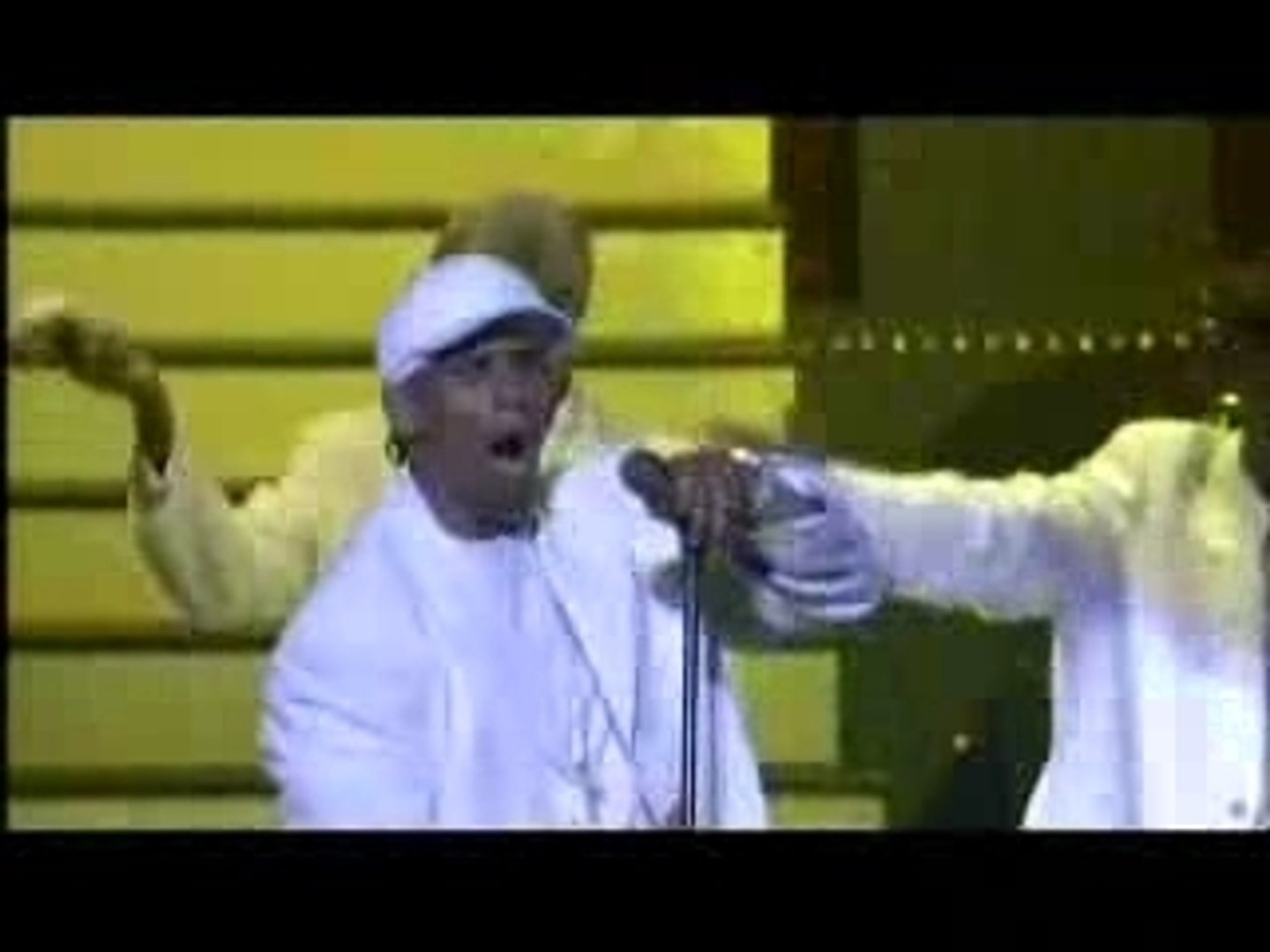 R Kelly Medley Light It Up Tour Video Dailymotion Kelly's first ever live concert dvd, kelly gets up colose and personal with his fans, treating them to medley i've been waiting a long time for r. r kelly medley light it up tour