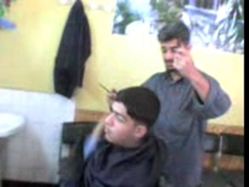 Le Coiffeur angry