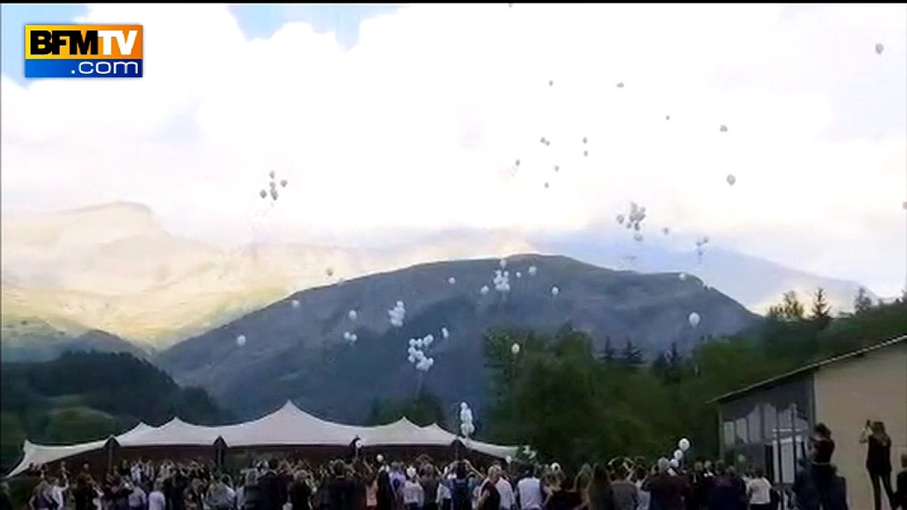 Crash du Germanwings: la cérémonie d'hommage aux victimes s'achève par un lâcher de ballons
