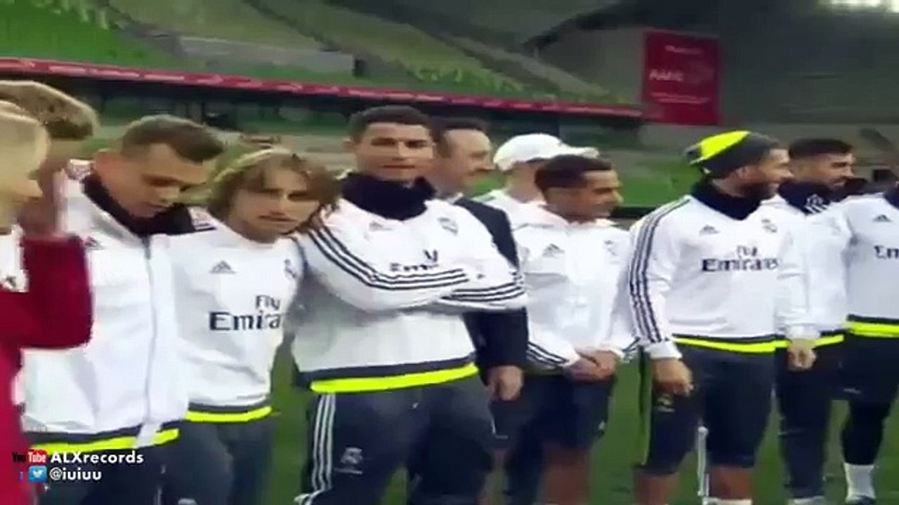 Look at the eyes Ronaldo gives the blonde girl