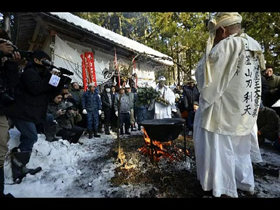 Snow monkeys after Earthquake