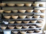 ドイツの伝統的な薪窯でパン作り