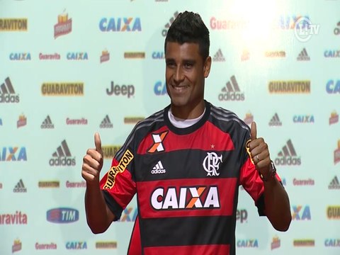 Ederson é apresentado no Fla e exalta responsabilidade de vestir a 10