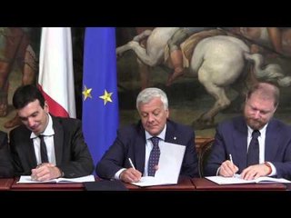Roma - Firma accordi commerciali con Philip Morris (24.07.15)