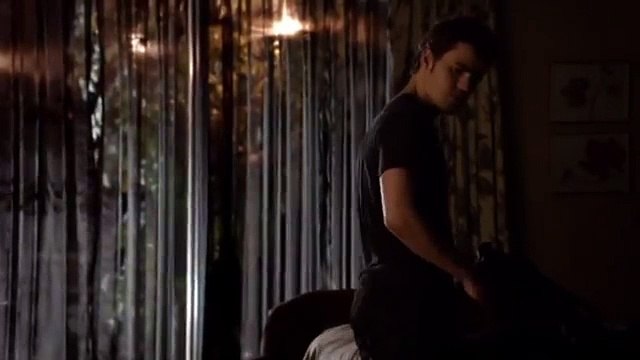 TVD 5X14 Elena/Kat in the shower. Stefan & Elena/Kat kiss