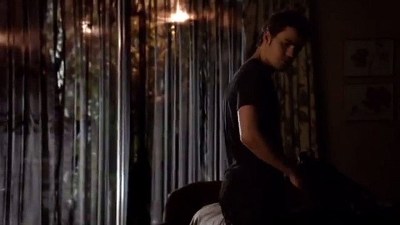 TVD 5X14 Elena/Kat in the shower. Stefan & Elena/Kat kiss