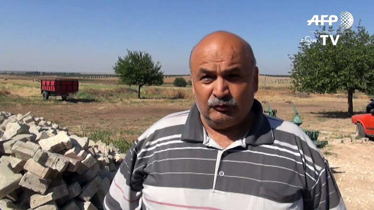 Turkish villagers react as warplanes bomb IS targets in Syria