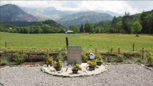 Los Alpes franceses despiden a las víctimas del avión de Germanwings