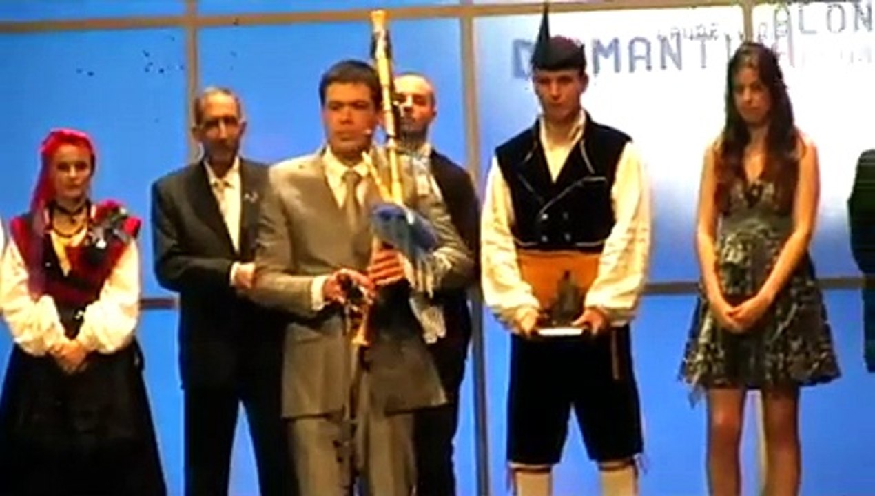 JOSE ANGEL HEVIA - ASTURIAS PATRIA QUERIDA. CON UNA MINI GAITA