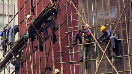 Bambu Agaçları ile İnşaat İskelesi Kuran Yürek Yemiş Dayılar