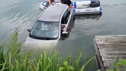 Deux ados sauvent un couple dont la voiture était tombée à l'eau