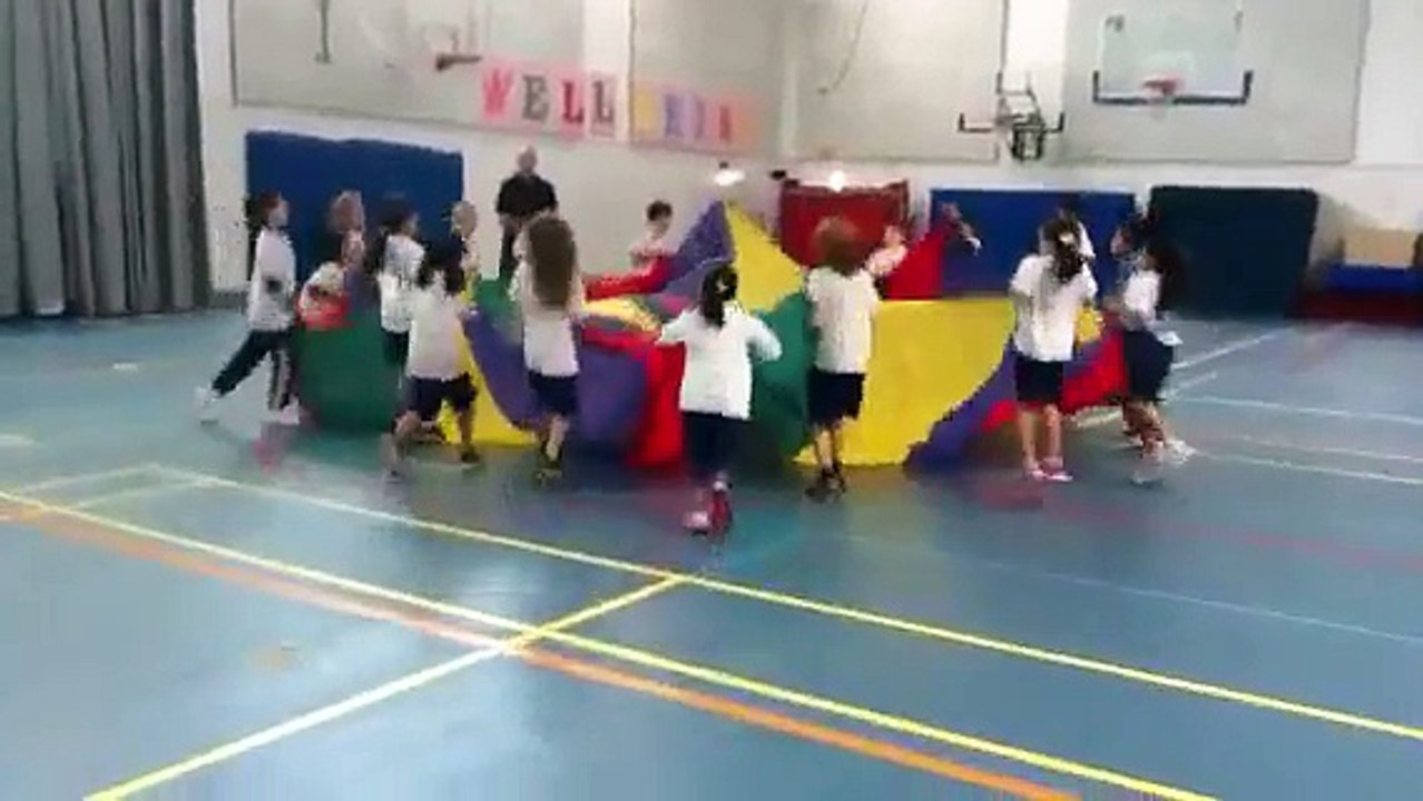 2D parachute dance