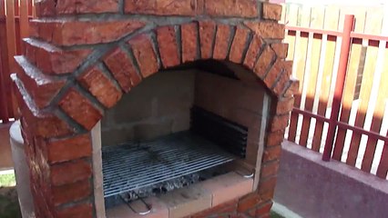 Gratar de gradina din caramida fabricata manual