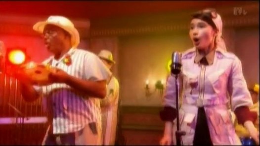 アリーナ・ダイアナ in ムジカ・ピッコリーノ - ♪Mas Que Nada ...