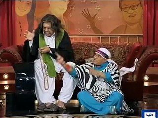 Azizi as Aamil Baba with his Chaila in Hasb e Haal 2015