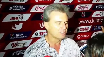 Nestor de la Torre sale molesto del Luis Pirata Fuente