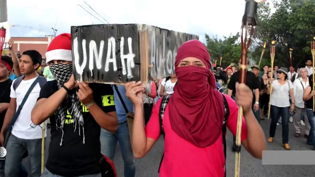 Honduran 'Indignados' demand president's resignation