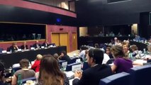 Marina Albiol interpela a Martin Schulz en el Parlamento Europeo