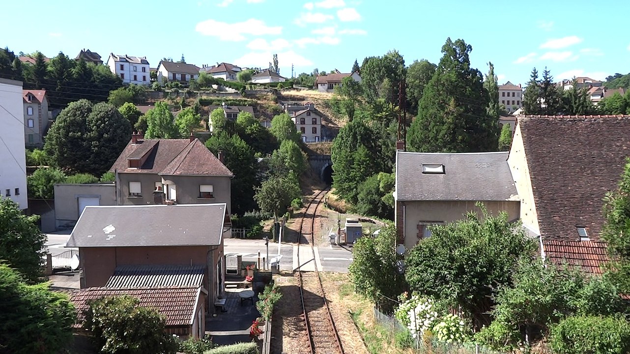 X2907 traversant le tunnel d'Aubusson