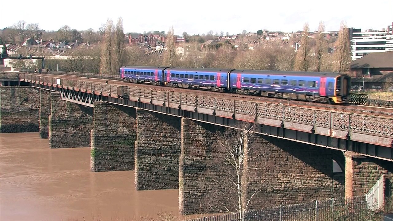 The Red Dragon with 4965 Rood Ashton Hall (incl. Modern Traction e.g. Class 31 etc.)