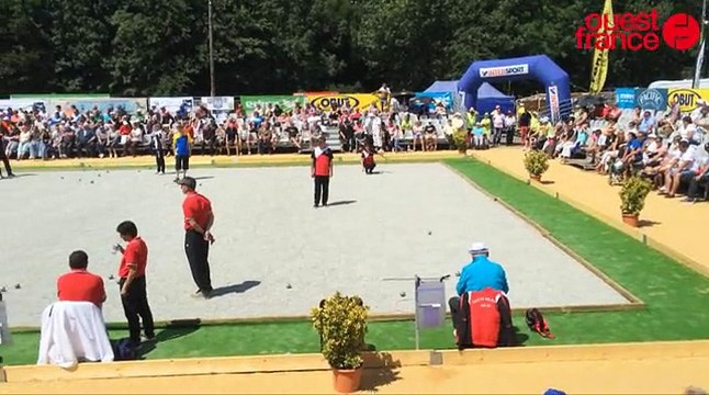 Les boules, c'est une histoire sérieuse au championnat de France de pétanque à Rennes