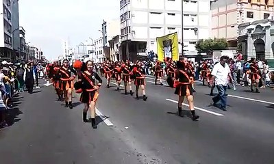 Celebración de los 480 años de Fundación, desfile tradicional en Guayaquil.