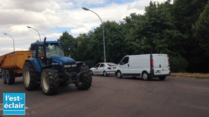 Après le blocage, les tracteurs rejoignent le centre-ville de Troyes