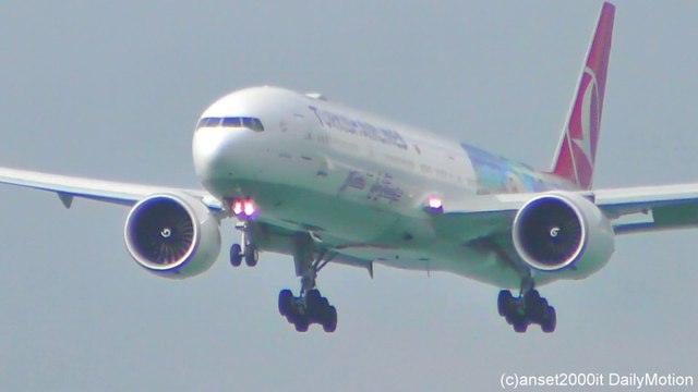 Turkish Airlines Boeing 777 Landing in Hong Kong Airport. Plane Spotting. Flight TK70 Reg: TC-JJU
