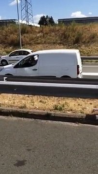 Des automobilistes prennent un sens interdit à lyon pour eviter les bouchons