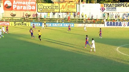 Flamel chuta e Thallyson tira em cima da linha