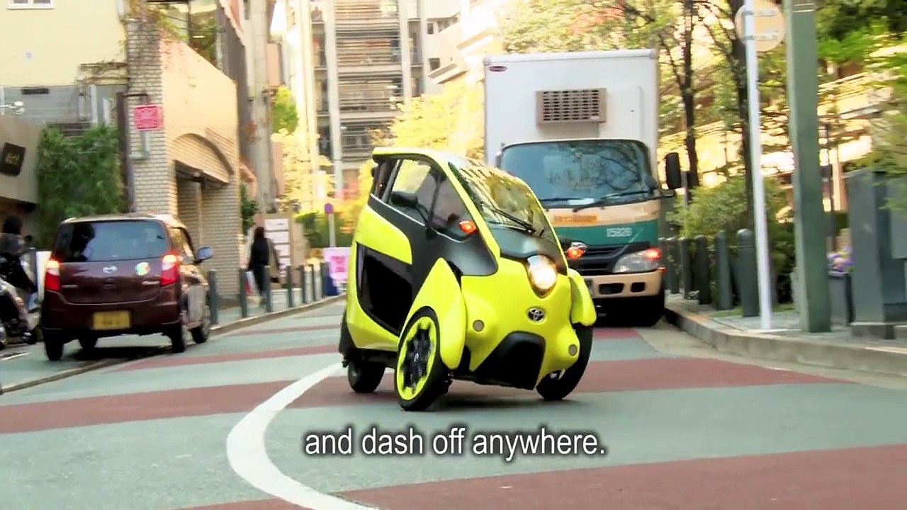 TOYOTA i-ROAD test driving in Tokyo