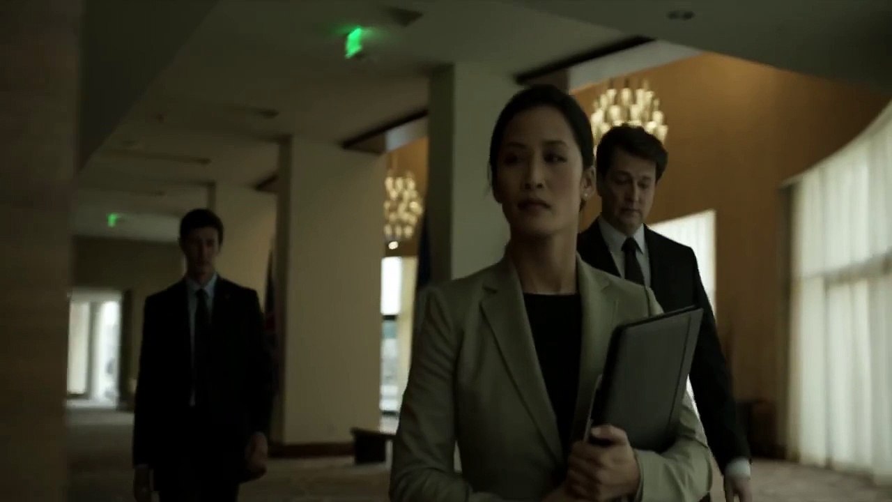 Claire Underwood Drops Bombshells in "House of Cards"