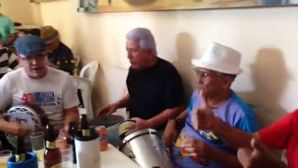 Frequentadores se despedem do tradicional Bar do Chaguinha