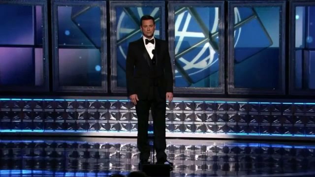 Ricky Gervais scherza con Louis C.K. agli Emmy Award 2012 (sub ita)