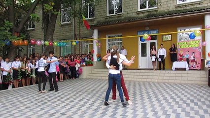 Dans la "Primul Sunet" - Liceul Teoretic "Olimp", Puhaceni