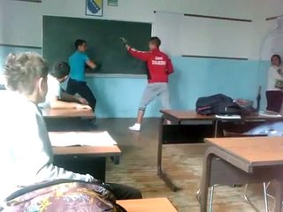 Ultimate Fight in school-tuča u školi