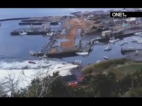 earthquake in japan 2011: people/cars trying to escape the tsunami footage japan